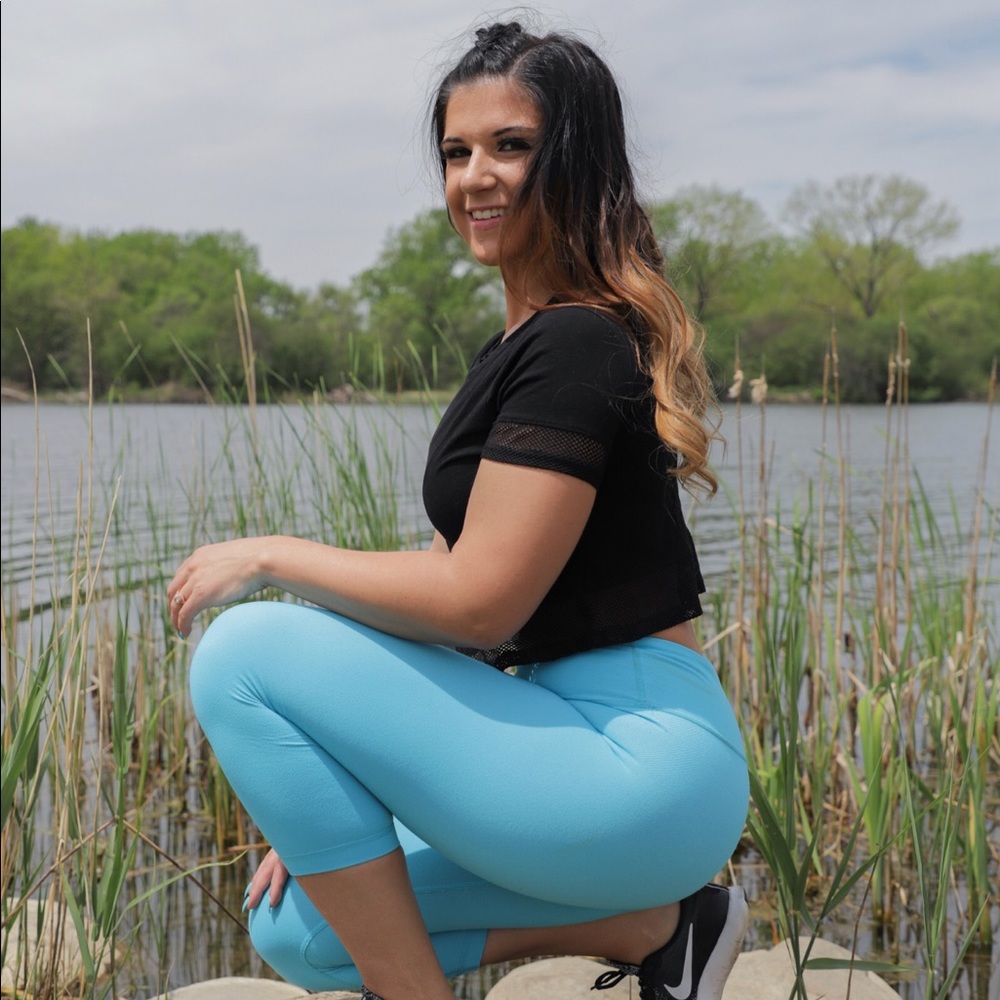 Lululemon cropped turquoise leggings !!